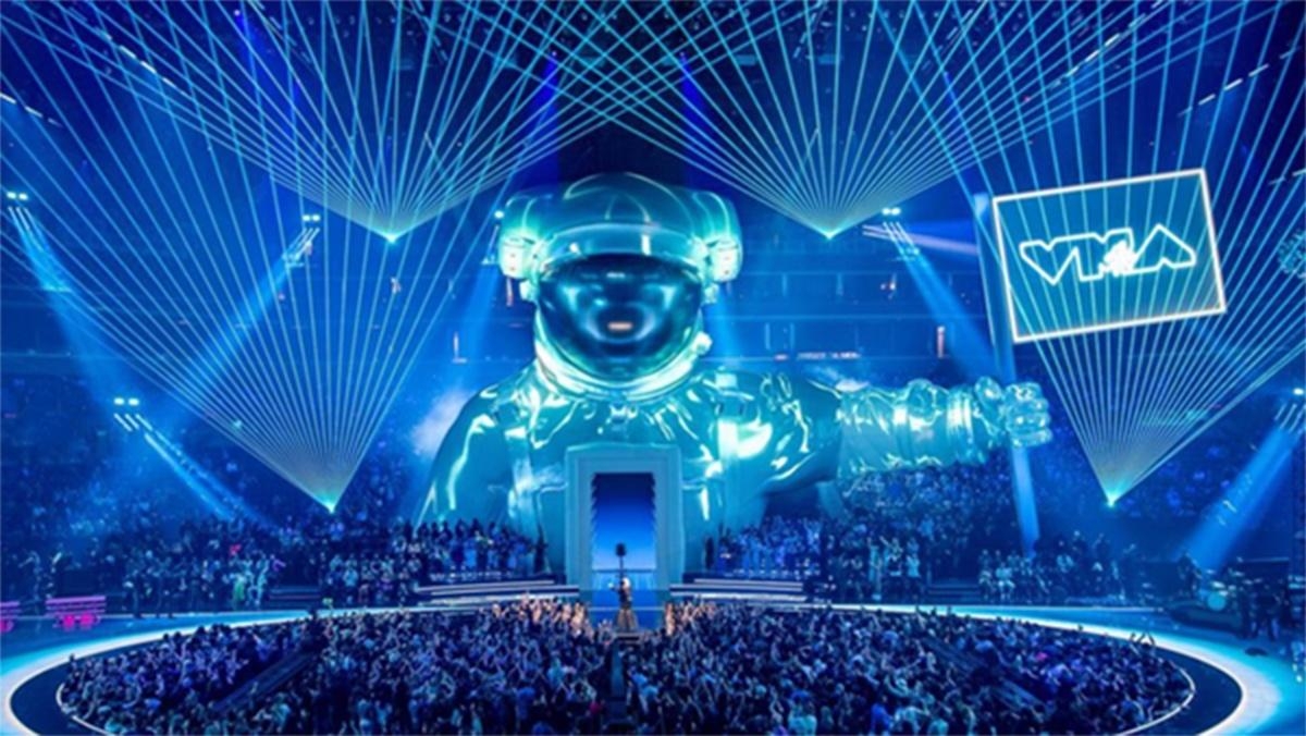 Moon Person Highlight